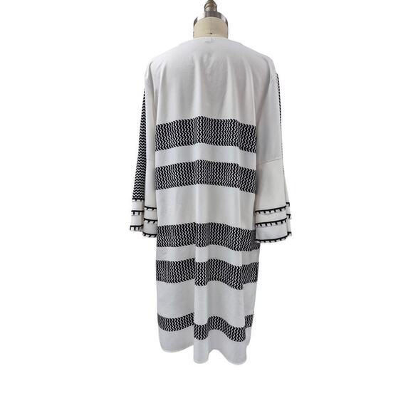 Cool White Dress Black/Gray Design  Trumpet Sleeves Sz XL - Picture 5 of 6